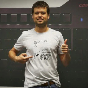 WAREHOUSE CLEARANCE - THE CLICK MAGNET T-SHIRT