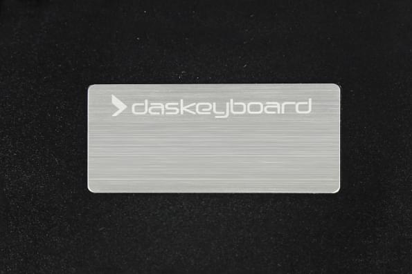 <span data-translate-id="p13-details-subtitle-1">Laser engraved aluminum label</span>